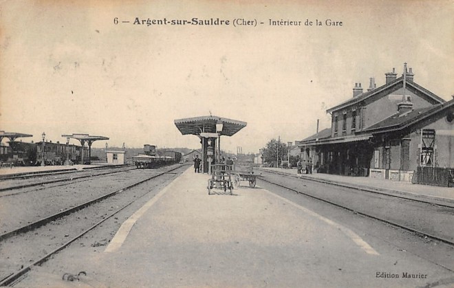 Argent gare avec Tacot 2.jpg