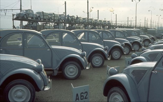 Wagon + parc 2CV.jpg