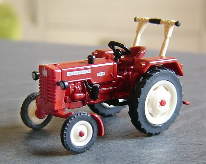 Farmall Mc Cormick - Schuco.jpg