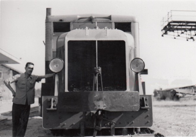 20 - CASAMOZZA  Corse - Locotracteur ,T 114 ex-autorail Billard - Aout 1955.jpg