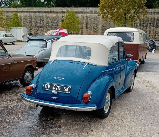 Morris Minor (2).jpg
