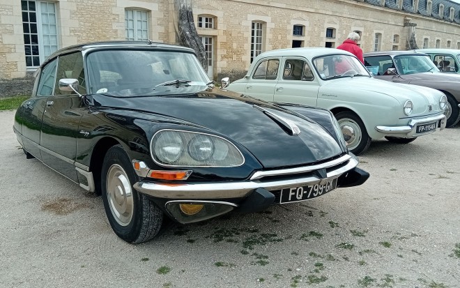 Citroën DS 21 américaine (1).jpg