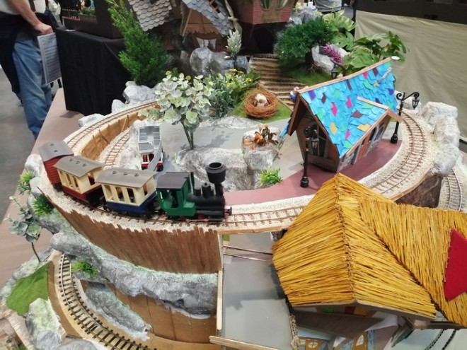 toy train.jpg