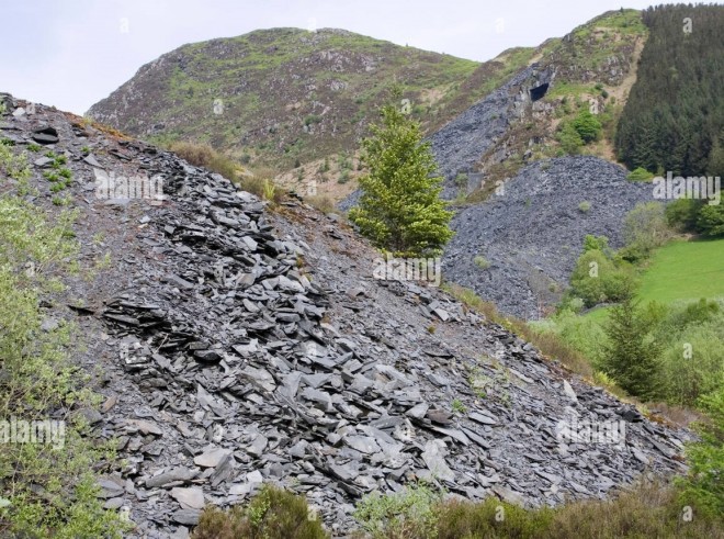 l-extraction-de-l-ardoise-galloise-aberllefenni-ardoisieres-machynlleth-powys-pays-de-galles-uk-b0xf9t.jpg