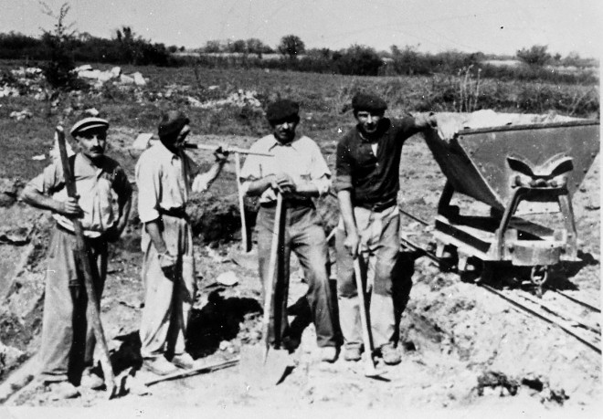 Pierre-de-Crazannes-quatre-carriers-wagonnet-outils.jpg