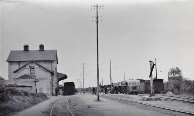 Autorail de Dion à St-Amand.jpg