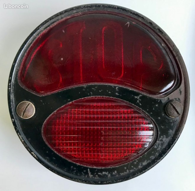 Feu arrière avec stop.jpg