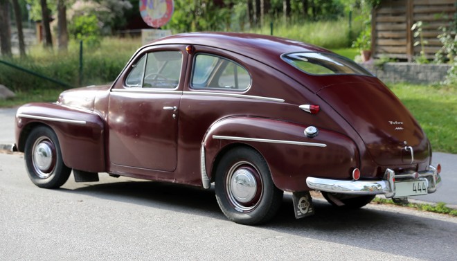 1954_Volvo_PV444_HS_rear_side.jpg