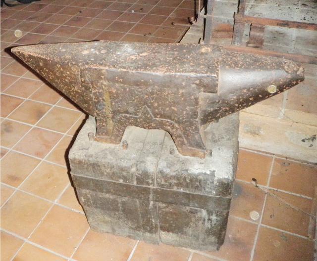 enclume-et-son-socle-438db8e.jpg