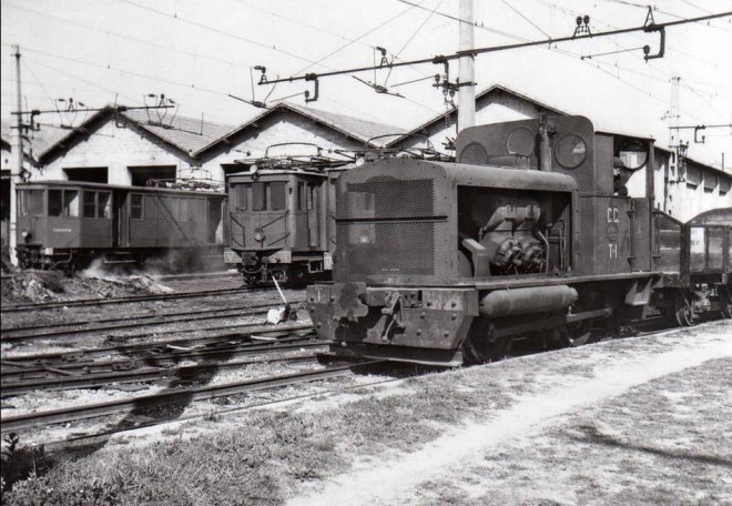 13 - Locotracteur Deutz n° T 1 au dépôt - ARLES-TRINQUETAILLE  - CC -.jpg