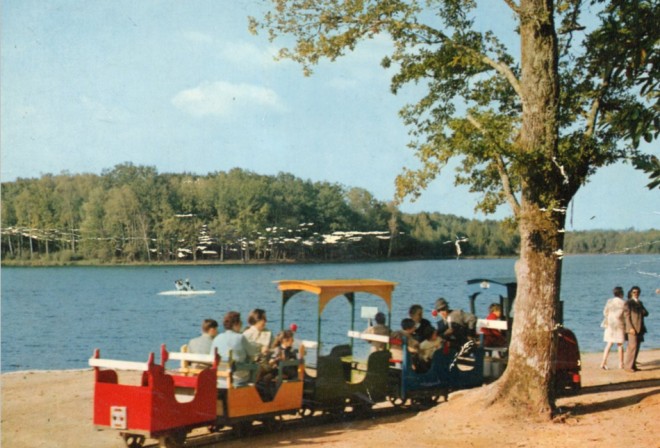 24 - ENVIRONS DE PIEGUT ET NONTRON SAINT ESTEPHE LE PETIT TRAIN AU GRAND ETANG.jpg