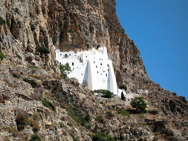 Monastère de la Panaghia Chozoviotissa, Île d'Amorgos.jpg
