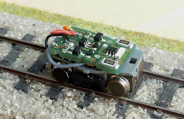 chassis mit platine.jpg