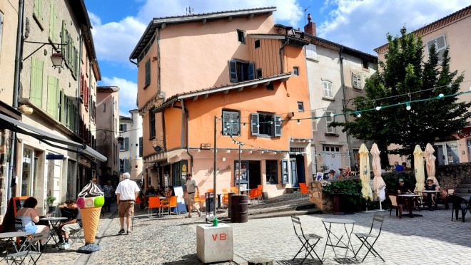 brioude place aux herbes.jpg