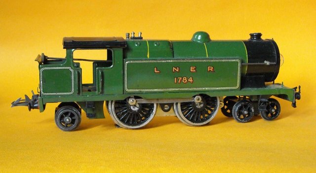 221 LNER b.jpg