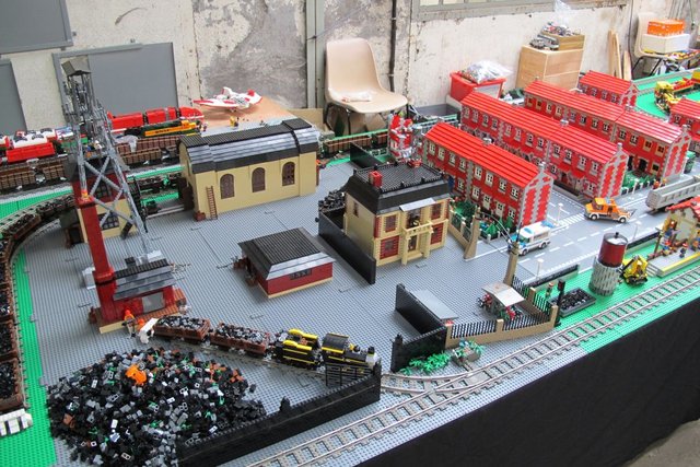 Post_06Lego1.JPG