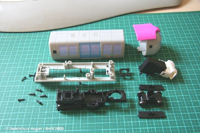 Bachmann UE201 Hammersmith & City Twins 06 reduit.JPG