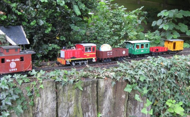 train simon 4.jpg