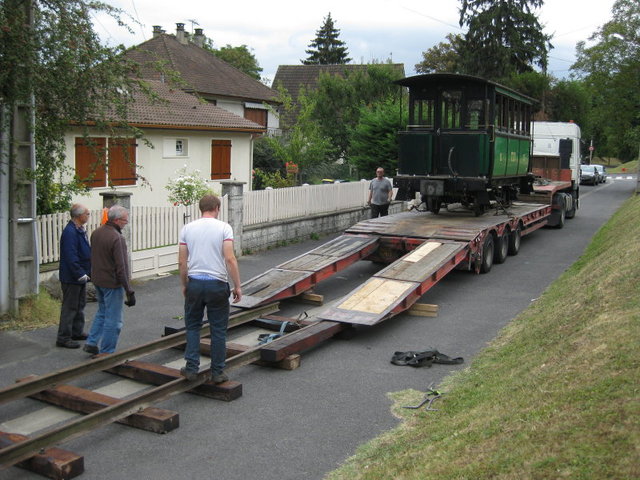 2012 09 14 DECHARGEMENT TIV B 34 DEVANT GARE DE JOUY LE MOUTIER POUR JOURNEES DU PATRIMOINE_002_2_1.JPG