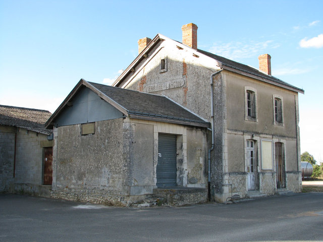 Ferrière-Larçon.jpg
