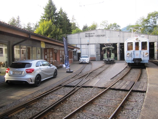 Mercedes - web.JPG