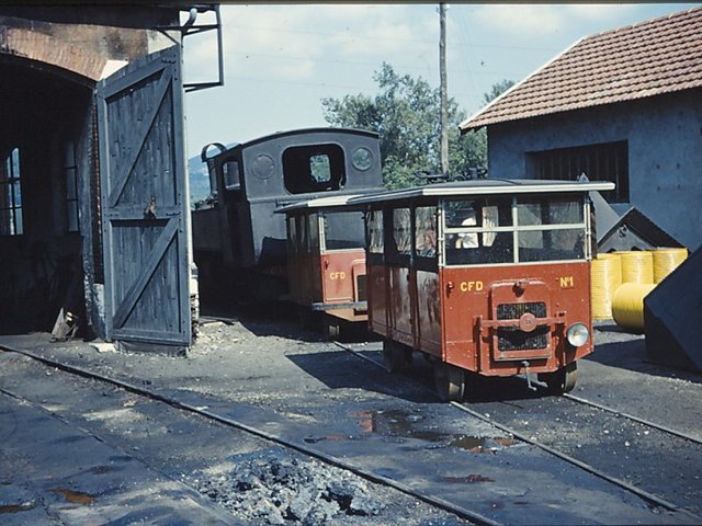 Voie de garage....au fond la 408.jpg