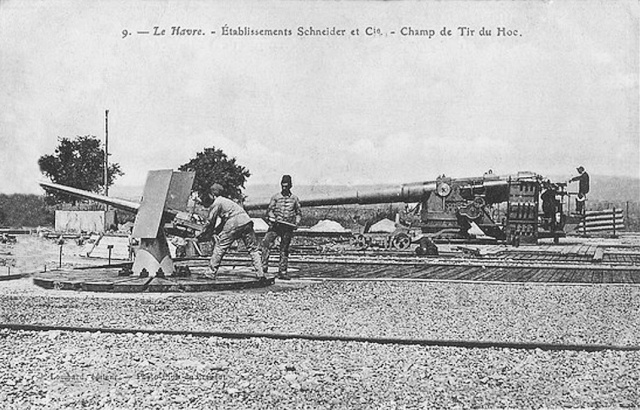 Schneider Hoc Canon de 65 et de 240 Le Havre.jpg
