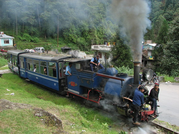 le concasseur du Darjeeling Himalayan railway.jpg