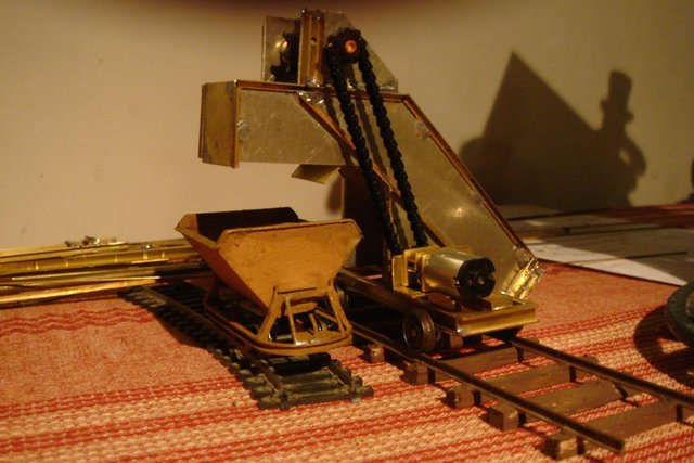 excavateur PETIT 001.JPG