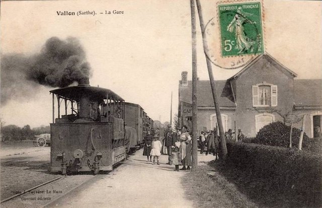 72 Vallon sur gée Gare Loco PME.jpg