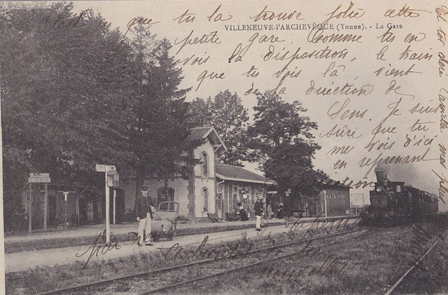 gare de l'Est de villeneuve l'archevêque.jpg