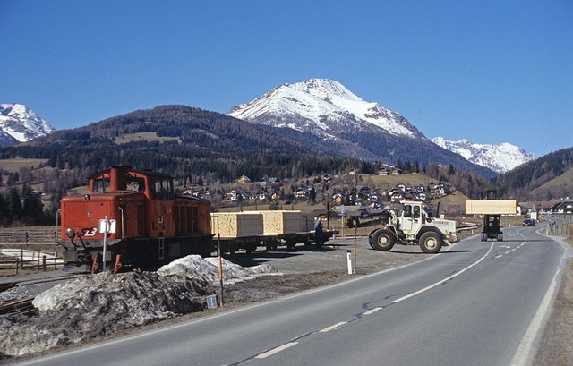 HolzverladTamsweg.JPG