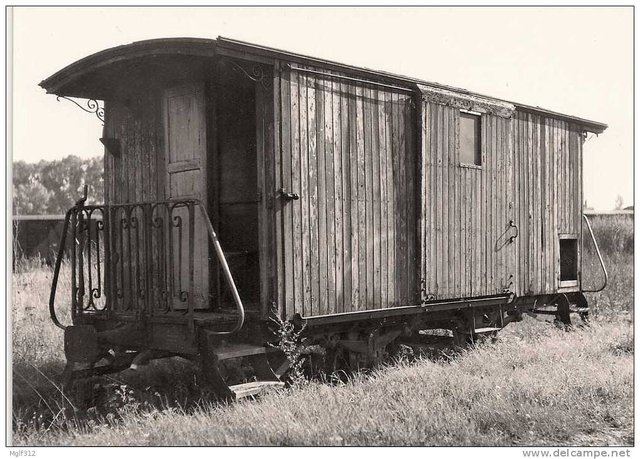 77 - SEINE et MARNE  Fourgon en gare de VIMPELLES en 1952.jpg