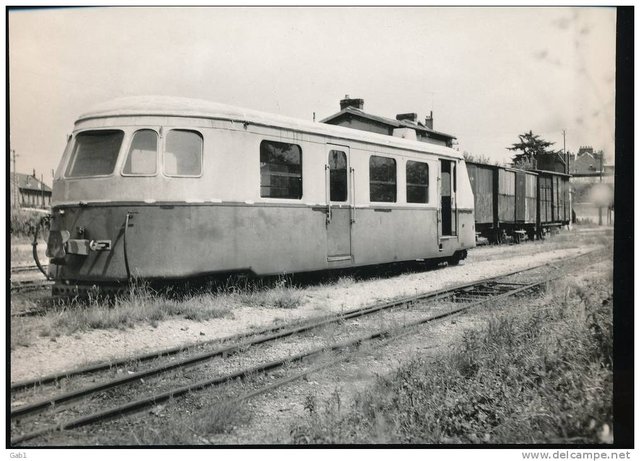 77 - Autorail Billard a Montereau --- 1955.jpg