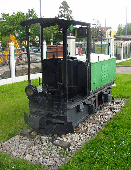 461px-Narrow_gauge_railroad_-_Geriatriezentrum_Lainz_14.jpg