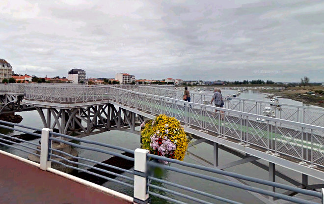 st gilles passerelle.jpg