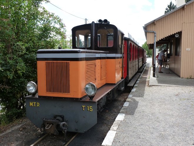T15 en gare de Pithiviers.jpg