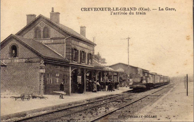 Crèvecoeur Arrivée du train.png