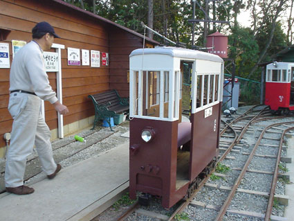 Sakudaradani  light railway.jpg