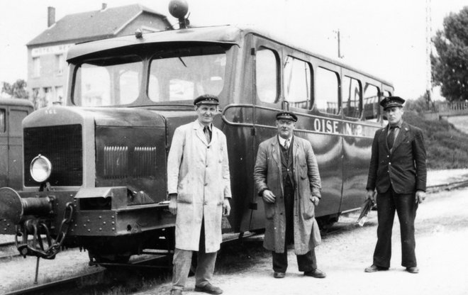 60 - PHOTO DE M. RIFAULT  AUTORAIL BILLARD A 50 D  OISE 2  A NOYON EN 1952 ; OISE.jpg