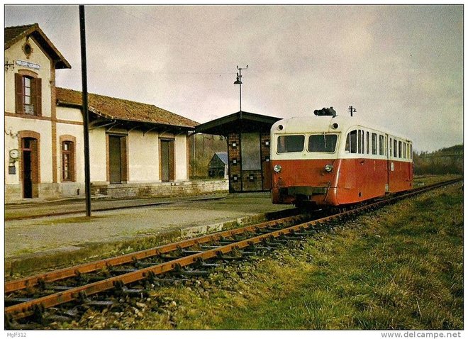 29 - HUELGOAT LOCMARIA RESEAU BRETON Autorail De Dion OC1 n°152 ex Côtes du nord de 1937.jpg