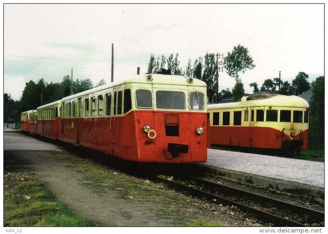 29 - Autorails De Dion OC 2 et Decauville DXW en gare - MOTREFF - RB - SNCF -.jpg