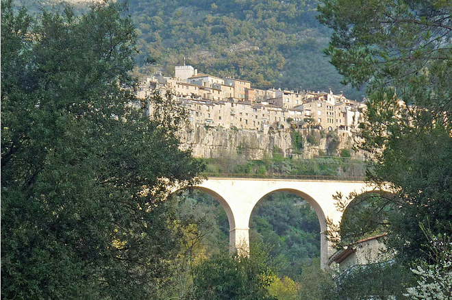 Tourrettes sur le Loup Viaduc b - copie.png