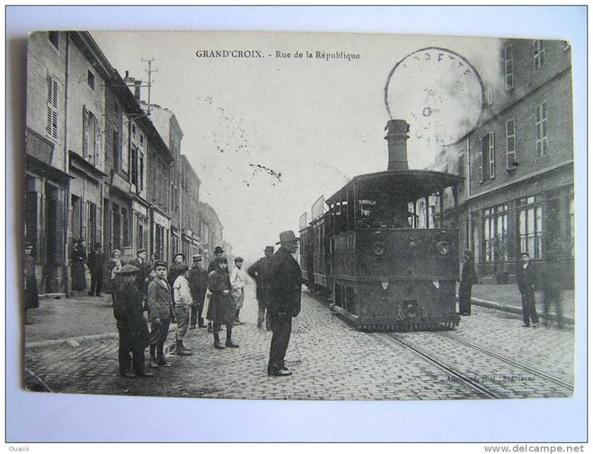 Grand Croix, rue de la république, le tramway.jpg