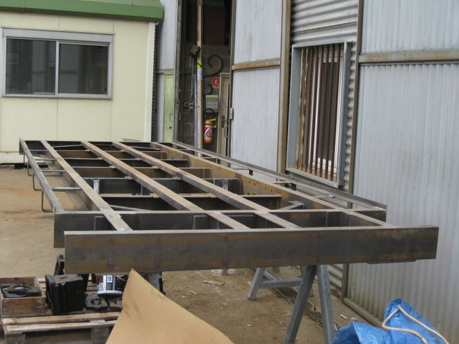 2014 04 03 LE CHASSIS PREND FORME_002_8_1.JPG