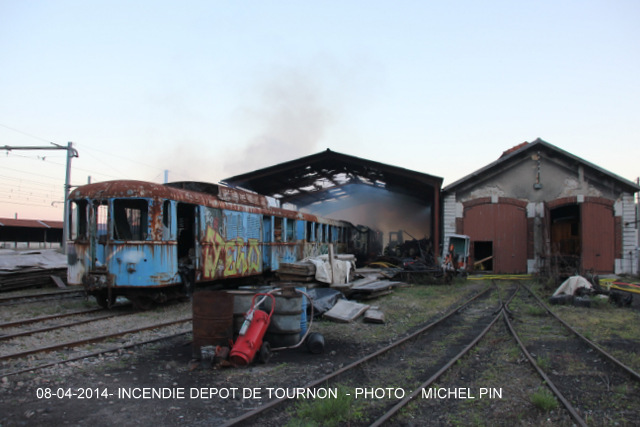 08-04-2014- INCENDIE DEPOT DE TOURNON (20)1.JPG