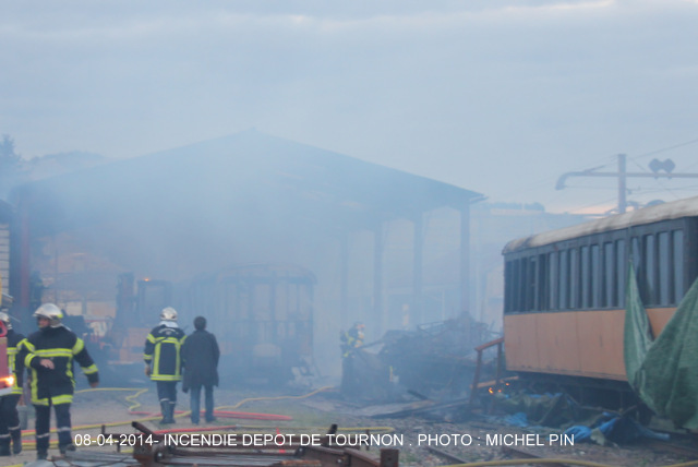 08-04-2014- INCENDIE DEPOT DE TOURNON (26)1.JPG
