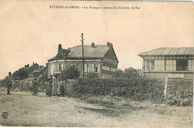 Estrée St denis passage à niveau d - copie.png