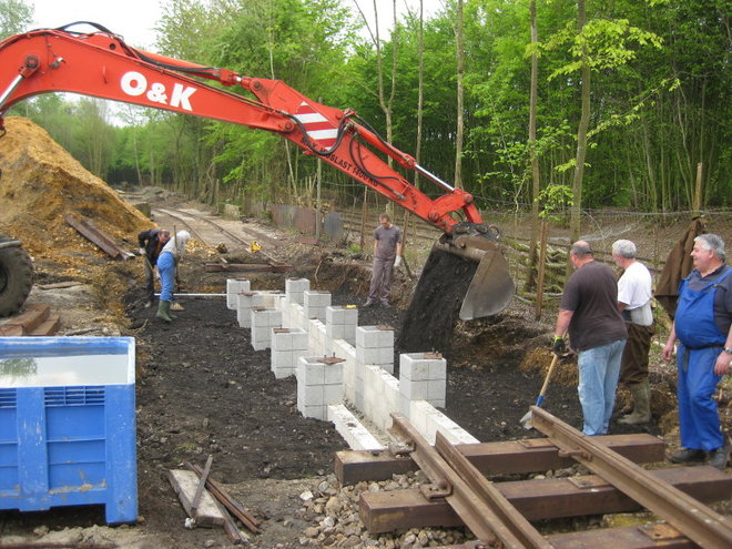 2014 04 25 SCELLEMENT DES RAILS SUR FOSSE_001_25_1.JPG