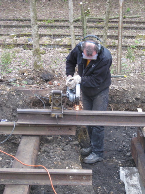 2014 04 25 SCELLEMENT DES RAILS SUR FOSSE_008_32_1.JPG